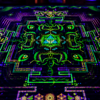 <transcy>خلفية قماشية نيون نشطة UV - Divine Yantra 75 x 75 cm</transcy>
